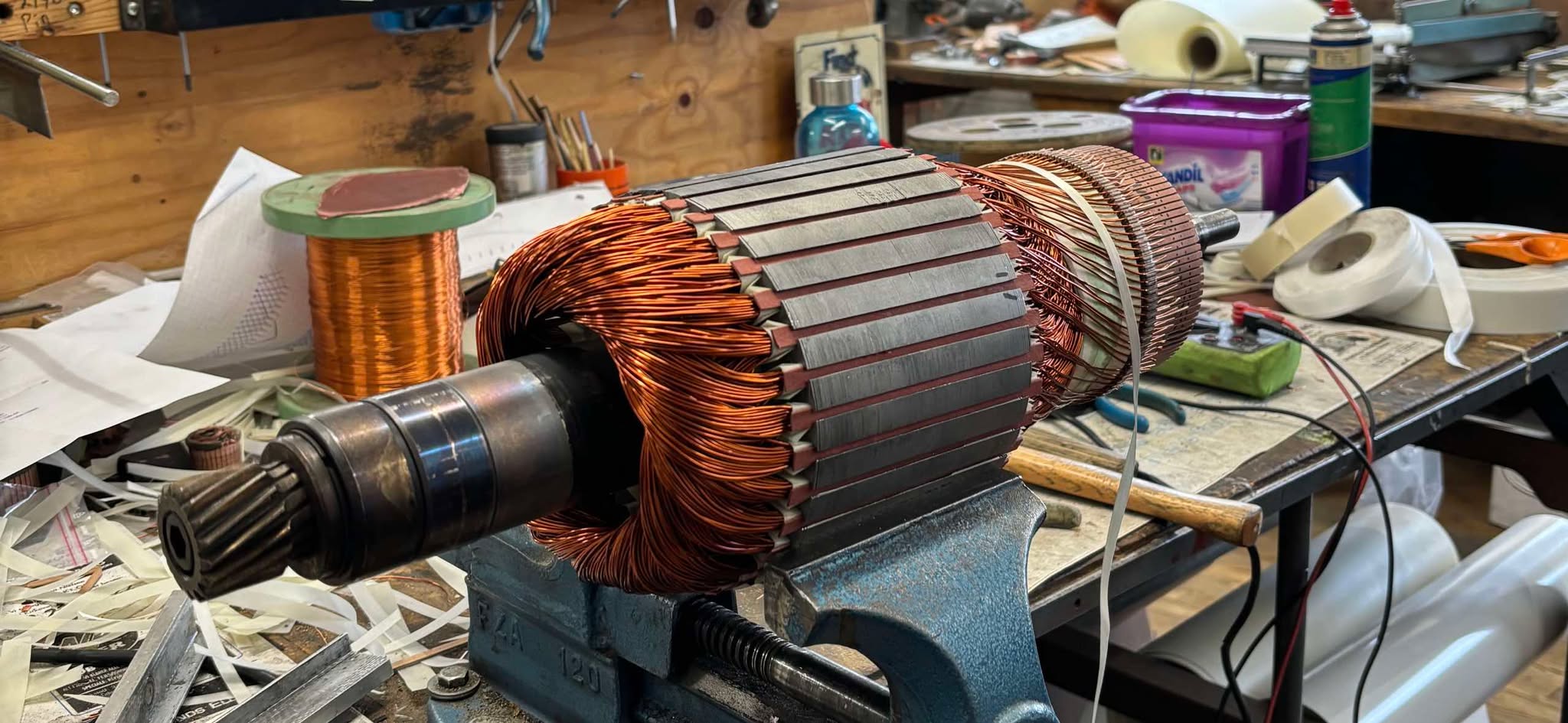 Håndviklet stort anker, og beskrivelse af services herunder omvikling, renovering & service